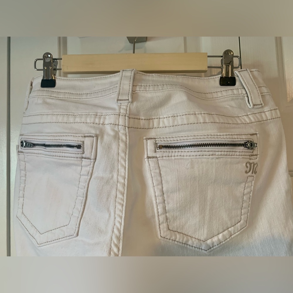 Miss Me Easy Ankle Skinny, Mid-rise, White Jeans/Capris Size 31, Inseam 25”